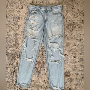 American Eagle Distressed Ripped Light Blue Women's straight leg Jeans Size 6